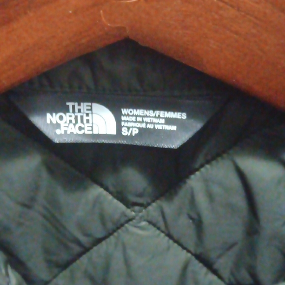 The North Face Women's Quilted Puffer Jacket - Black - Picture 2 of 7